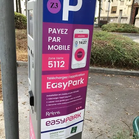 Pansiyon Sur Petite Place Reims