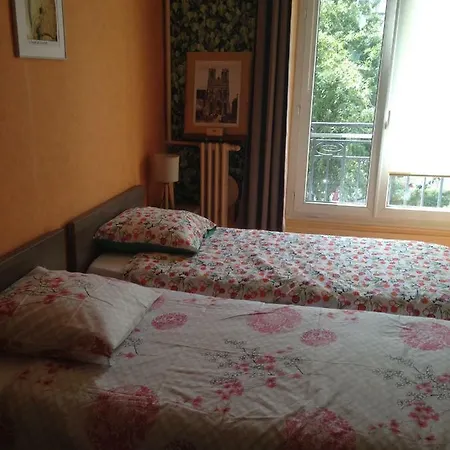Homestay Sur Petite Place Reims