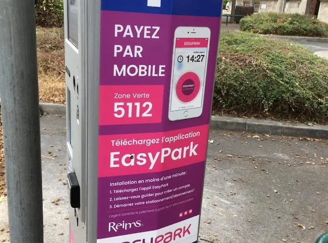 Homestay Sur Petite Place Reims